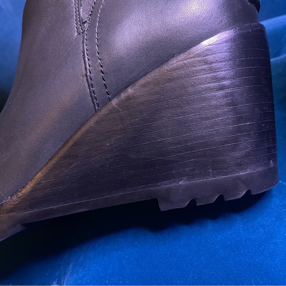 Sorel After Hours Chelsea Boot in black leather - Picture 8 of 12